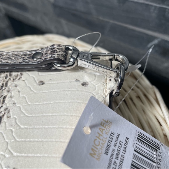 MICHAEL Michael Kors Jet Set Double Zip Wristlet - Picture 13 of 14